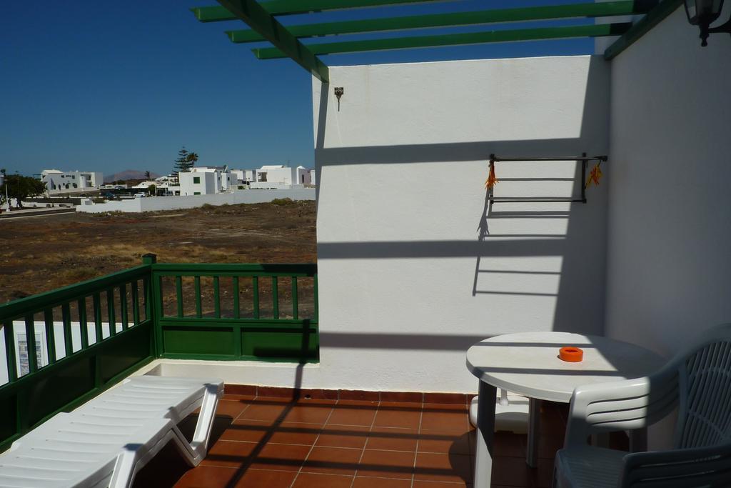 Alhambra Apartamentos Tías Exteriör bild