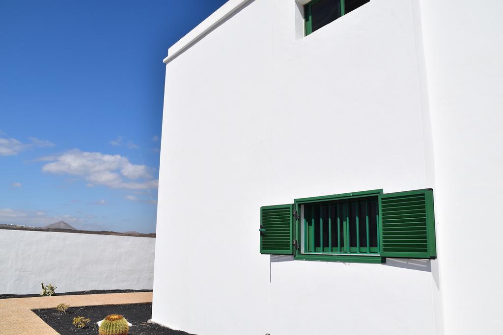 Alhambra Apartamentos Tías Exteriör bild